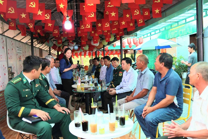 Chương trình “Cà phê sáng cùng ngư dân” cho ngư dân xã Phước Hải