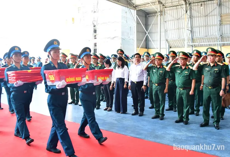 Chuyến bay đặc biệt đưa 13.563 mẫu sinh phẩm hài cốt liệt sĩ đã đến Hà Nội phục vụ giám định ADN