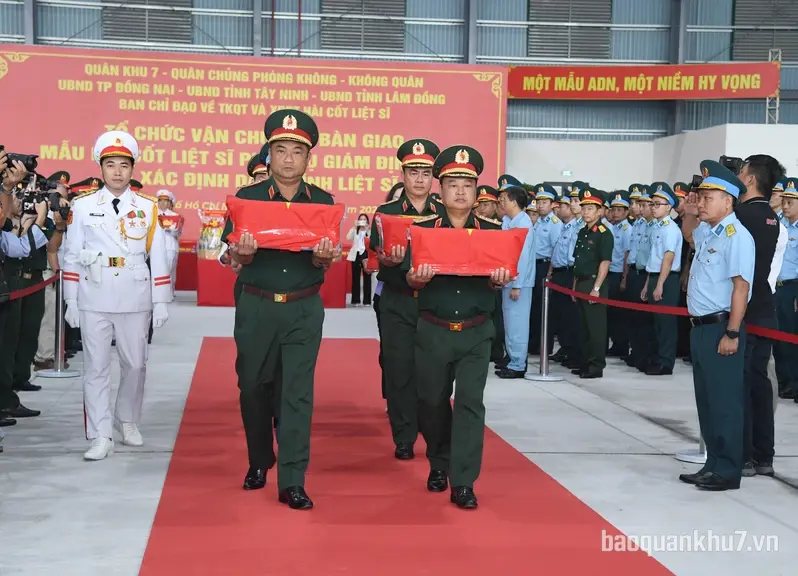 Quân khu 7 phối hợp vận chuyển, bàn giao 13.563 mẫu hài cốt liệt sĩ phục vụ giám định ADN