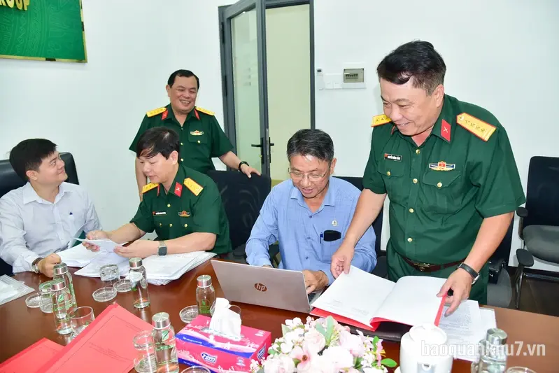 Quân khu kiểm tra công tác quân sự, quốc phòng tại Tập đoàn Công nghiệp Cao su Việt Nam và Tổng Công ty Cà phê Việt Nam