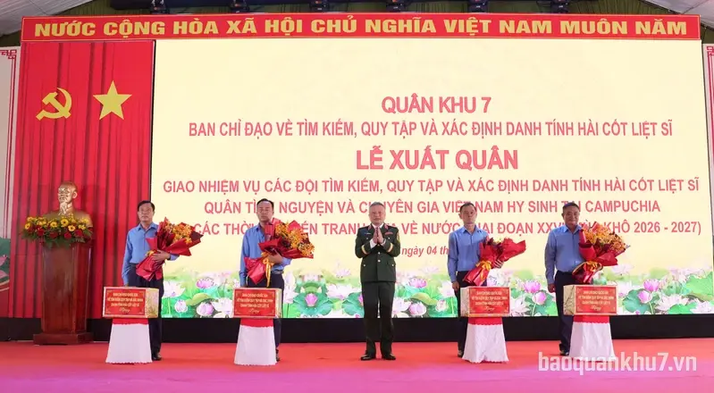 Quân khu 7 tổ chức Lễ xuất quân, giao nhiệm vụ cho các Đội tìm kiếm, quy tập hài cốt liệt sĩ 