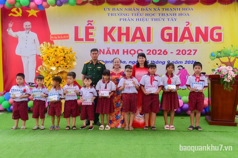 Tây Ninh: Tiểu đoàn 1 hỗ trợ các trường học trong dịp khai giảng