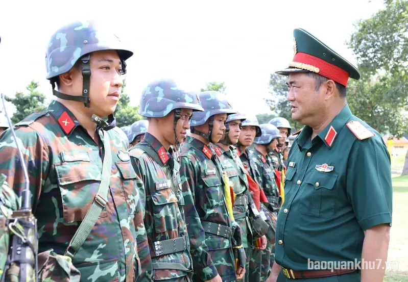 Tư lệnh Quân khu kiểm tra, nắm tình hình thực hiện nhiệm vụ tại Lữ đoàn 77