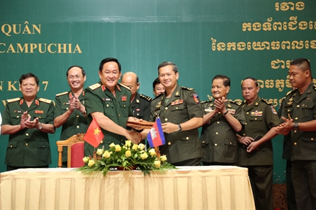 Thúc đẩy hợp tác giữa Bộ Tư lệnh Quân khu 7 với Bộ Tư lệnh Lục quân, Quân đội Hoàng gia Campuchia
