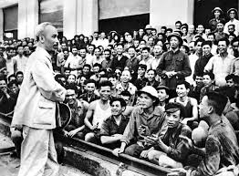 Phải đi đúng đường lối quần chúng, liên hệ mật thiết với quần chúng, dựa vào lực lượng quần chúng.