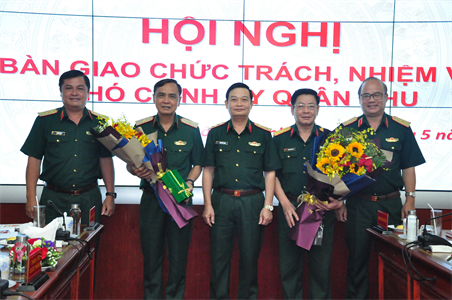 Bàn giao chức trách, nhiệm vụ Phó Chính ủy  Quân khu 7