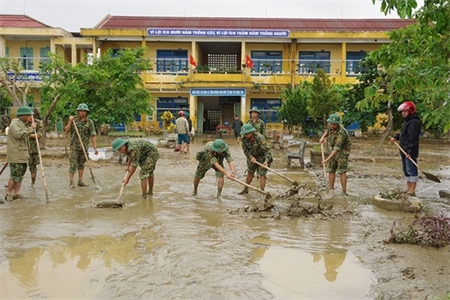 Bão số 8 giật cấp 13, cách quần đảo Hoàng Sa 160 km về phía Đông Đông Bắc