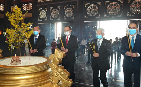 Dâng hương, dâng hoa nhân ngày họp mặt truyền thống cách mạng Sài Gòn - Chợ Lớn - Gia Định - TPHCM