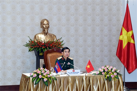 Bộ trưởng Bộ Quốc phòng Phan Văn Giang hội đàm trực tuyến với Phó thủ tướng, Bộ trưởng Bộ Quốc phòng Campuchia Tea Banh