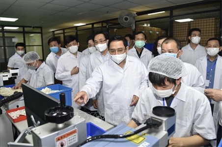Chậm nhất tháng 6-2022, phải có vaccine Covid-19 sản xuất trong nước