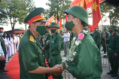 Tuổi trẻ tỉnh Tây Ninh hăng hái lên đường nhập ngũ