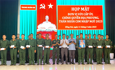 Thành phố Bảo Lộc, tỉnh Lâm Đồng thăm chiến sĩ mới tại Trung đoàn 88
