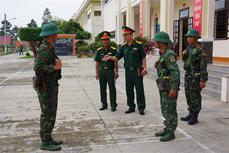 Bộ Tổng tham mưu kiểm tra kết quả xây dựng điểm tại Sư đoàn 5