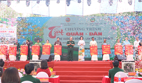 Ấm áp nghĩa tình Tết quân - dân trong Chương trình Xuân Chiến sĩ 2024
