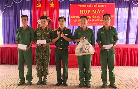 Quan tâm chăm lo chiến sĩ mới